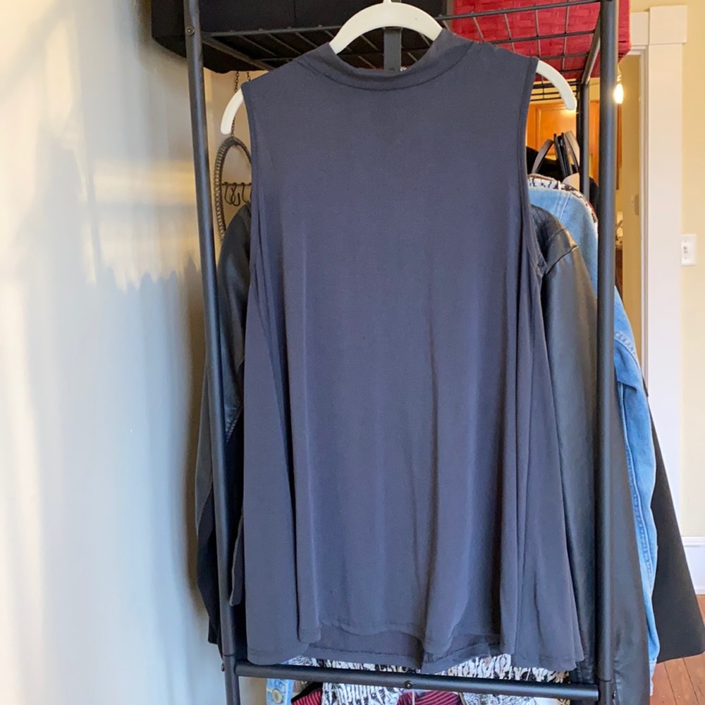 Grey tank